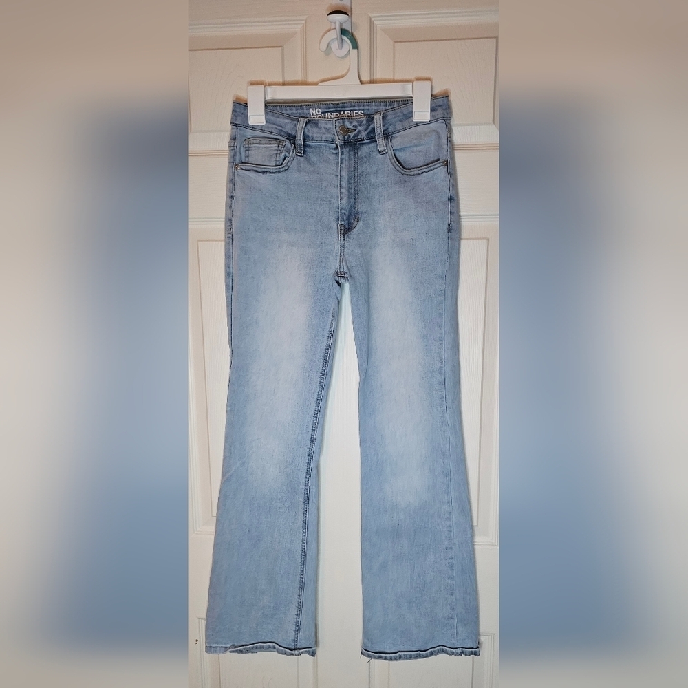 No Boundaries High Rise Cropped Flare Jeans Light Wash - Size 8